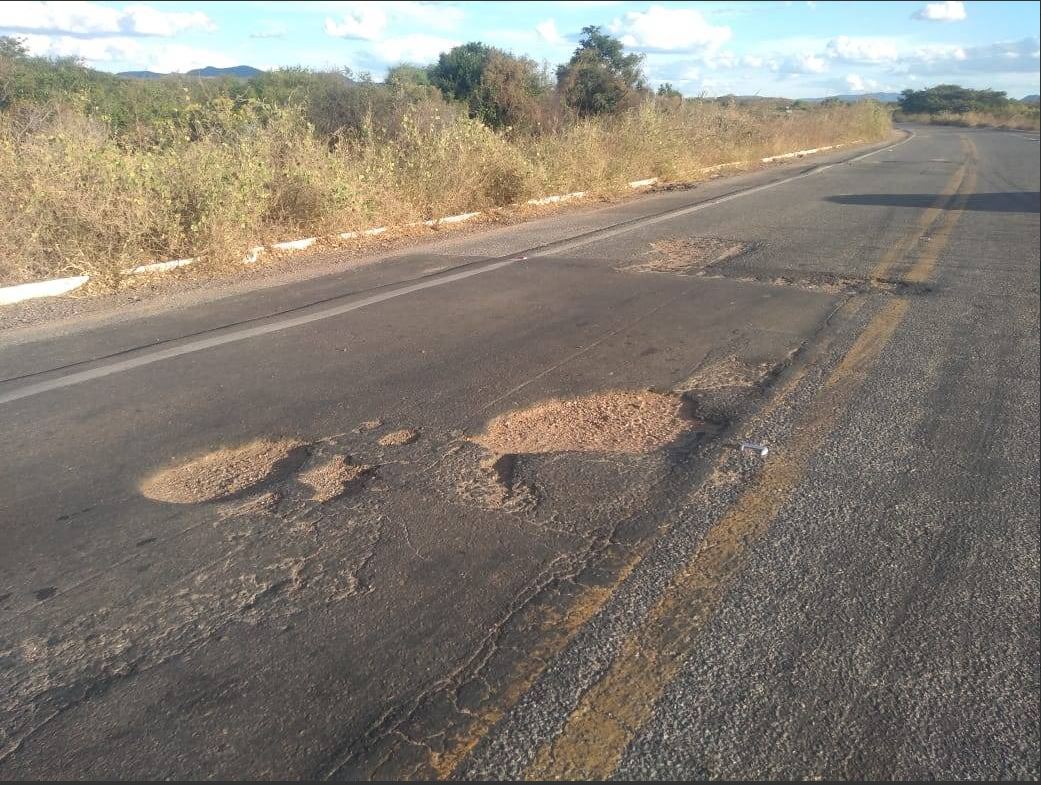 Buracos na BR 116 entre Icó e Jaguaribe aumentam risco de acidentes