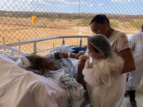 Humanização: paciente em tratamento paliativo recebe visita dos netos no HRVJ