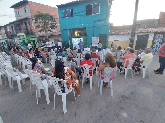 FORTALEZA  - Programa de Regularização Fundiária é apresentado para moradores da comunidade de Santa Edwiges, no Bonsucesso