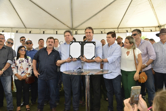 Governador libera mais de R$ 2 milhões para obras de urbanização, educação e saúde em Pereiro