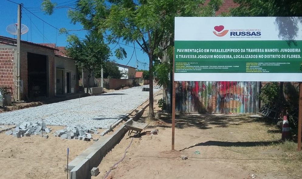 Iniciada a pavimentação e drenagem conseguida por Zé de Fátima junto a Zezinho Albuquerque para Flores  