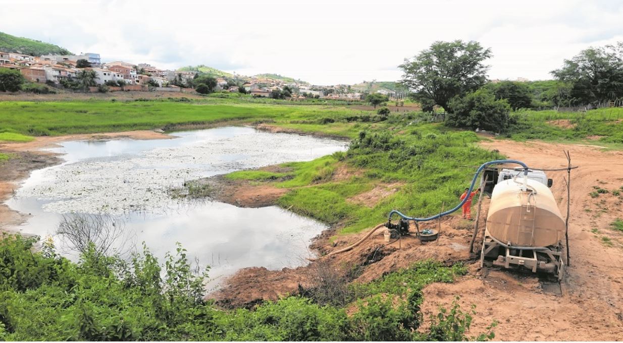 Em Pereiro população sofre com seca e racionamento de água há 5 anos